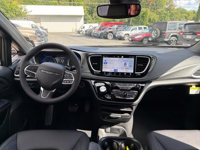 2027 Chrysler Pacifica Select AWD