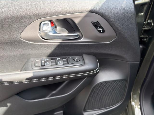 2027 Chrysler Pacifica Select AWD
