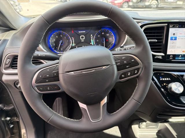 2027 Chrysler Pacifica Select AWD