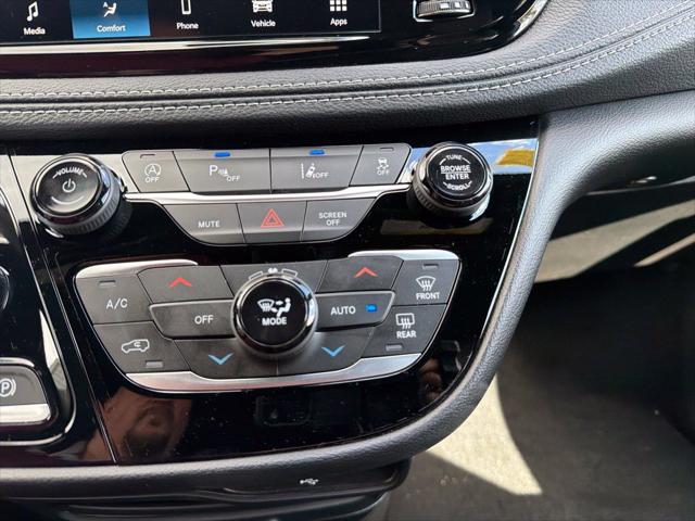2027 Chrysler Pacifica Select AWD