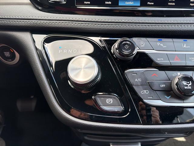 2027 Chrysler Pacifica Select AWD