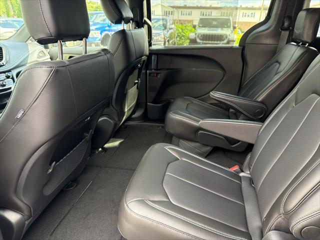 2027 Chrysler Pacifica Select AWD