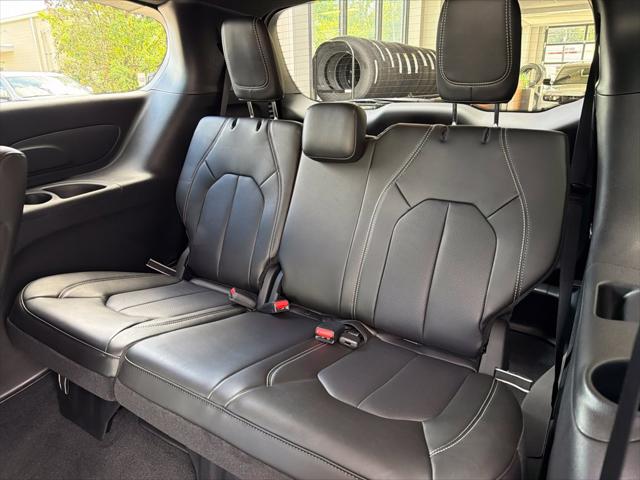2027 Chrysler Pacifica Select AWD