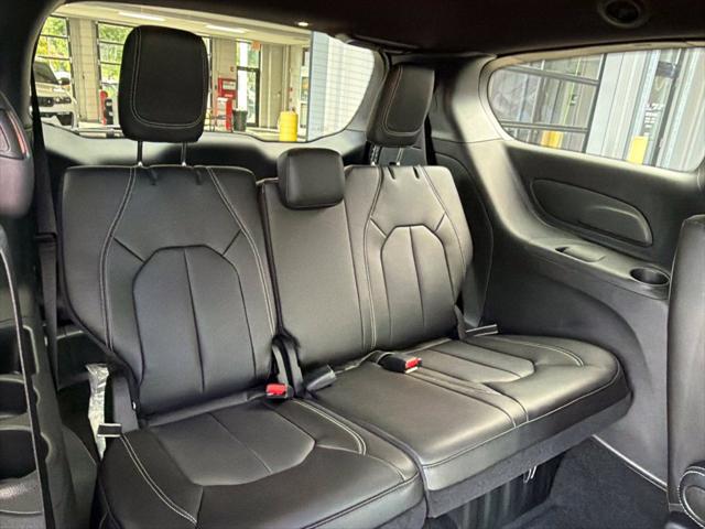 2027 Chrysler Pacifica Select AWD