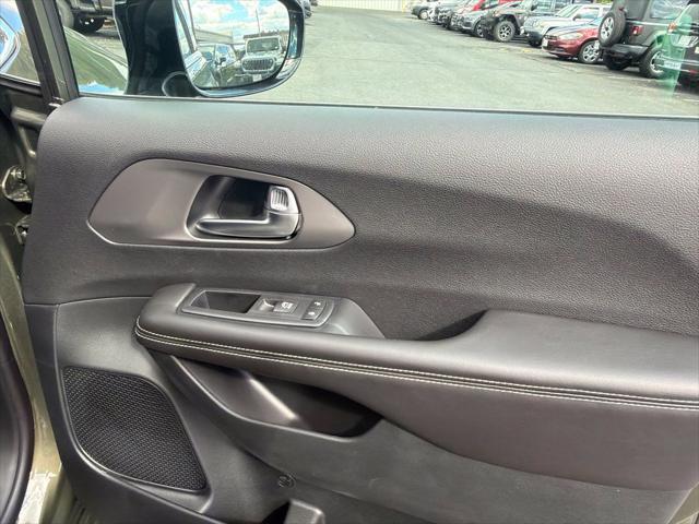 2027 Chrysler Pacifica Select AWD