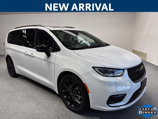 2025 Chrysler Pacifica Limited for sale in Chilton, WI