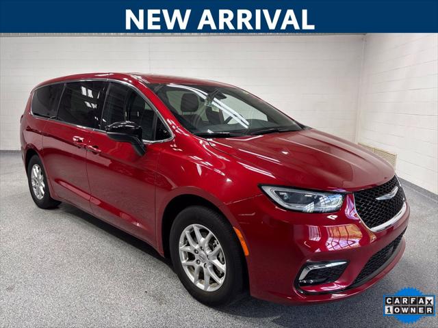 2025 Chrysler Pacifica Select for sale in Chilton, WI