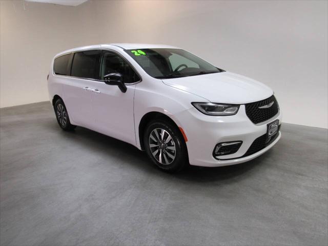 2024 Chrysler Pacifica Hybrid Select for sale in Abilene, KS