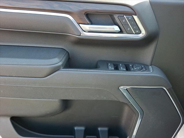 2025 GMC Sierra 1500 2WD Crew Cab Short Box SLT
