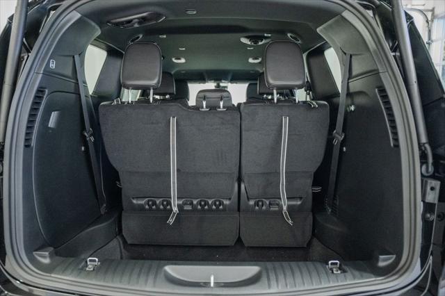 2027 Chrysler Pacifica Select