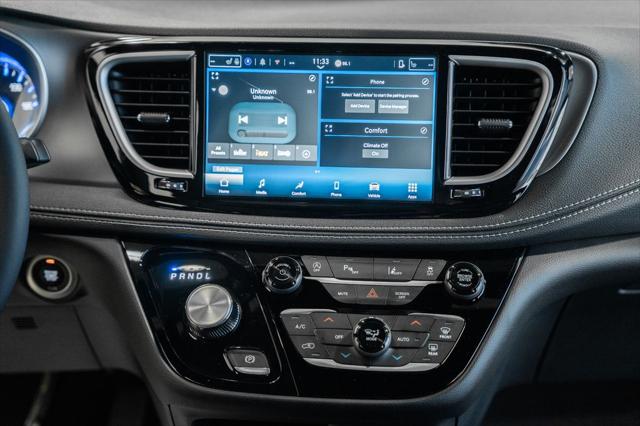 2027 Chrysler Pacifica Select