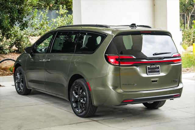 2027 Chrysler Pacifica Limited AWD