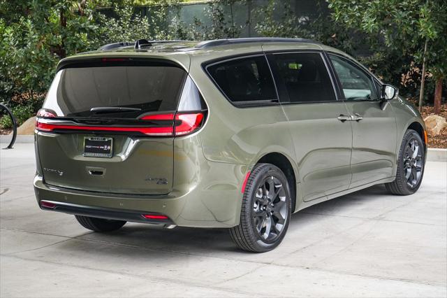 2027 Chrysler Pacifica Limited AWD