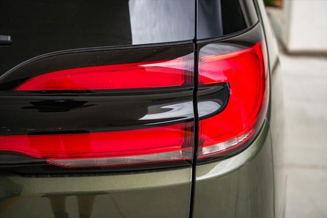 2027 Chrysler Pacifica Limited AWD