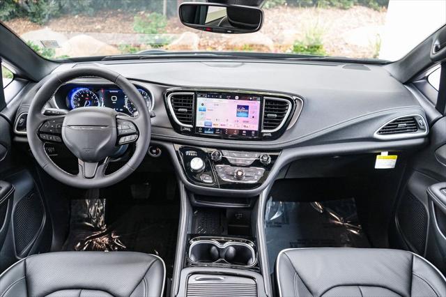 2027 Chrysler Pacifica Limited AWD