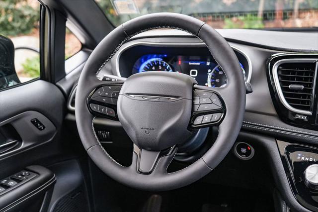 2027 Chrysler Pacifica Limited AWD