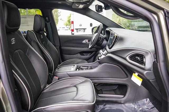 2027 Chrysler Pacifica Limited AWD
