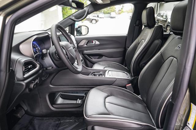 2027 Chrysler Pacifica Limited AWD