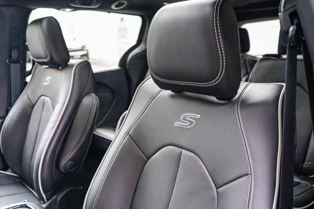 2027 Chrysler Pacifica Limited AWD