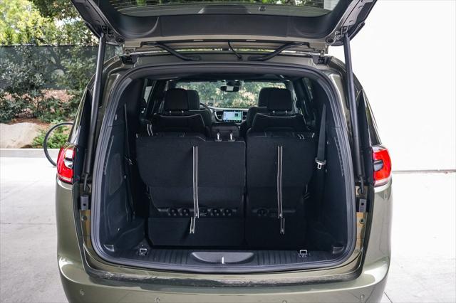 2027 Chrysler Pacifica Limited AWD