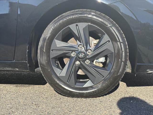 Used 2022 Hyundai Elantra Hybrid Blue For Sale in Bellingham, WA