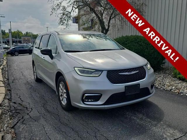 2024 Chrysler Pacifica Touring L for sale in Fort Wayne, IN