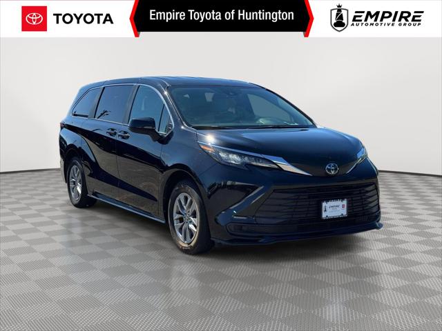 2025 Toyota Sienna LE for sale in Huntington Station, NY