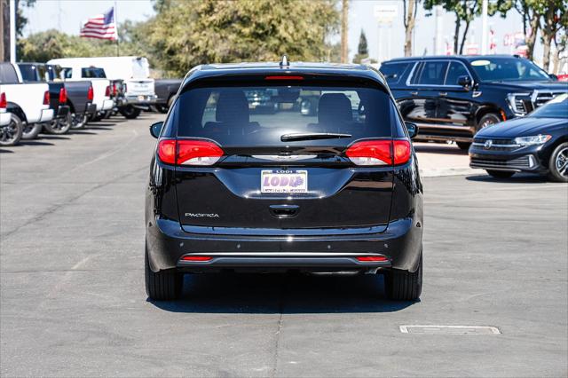 2027 Chrysler Pacifica LX