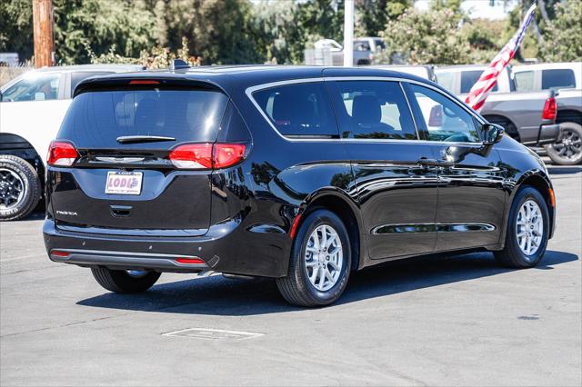 2027 Chrysler Pacifica LX