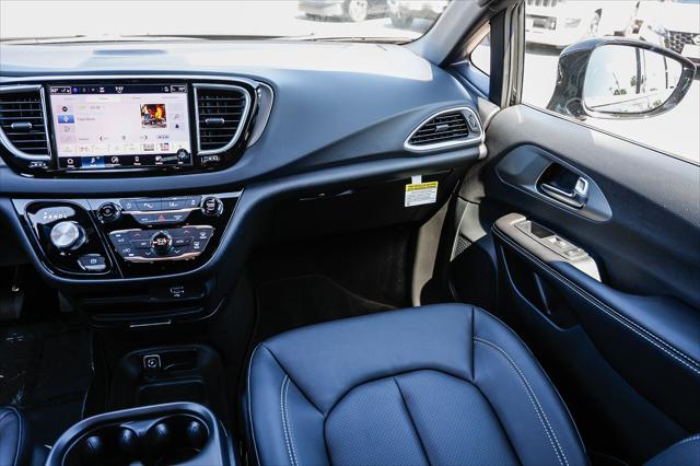 2027 Chrysler Pacifica LX