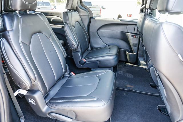 2027 Chrysler Pacifica LX