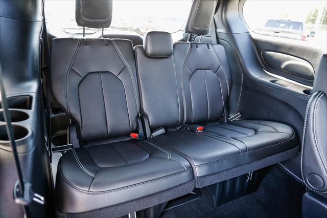 2027 Chrysler Pacifica LX