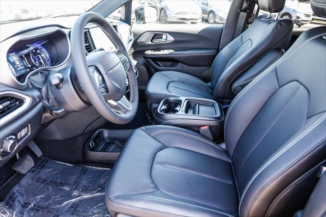 2027 Chrysler Pacifica LX