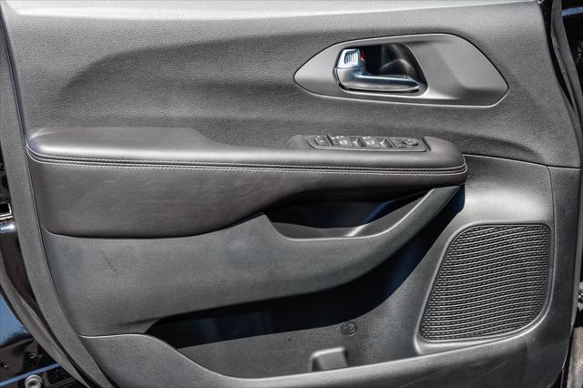 2027 Chrysler Pacifica LX
