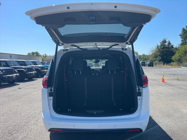 2027 Chrysler Pacifica Limited AWD