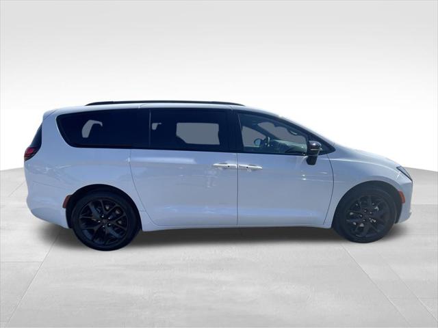 2027 Chrysler Pacifica Limited AWD