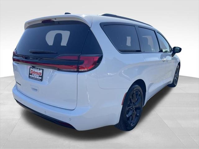 2027 Chrysler Pacifica Limited AWD