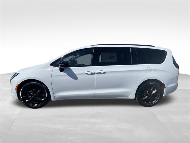 2027 Chrysler Pacifica Limited AWD