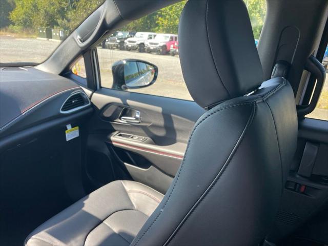 2027 Chrysler Pacifica Limited AWD