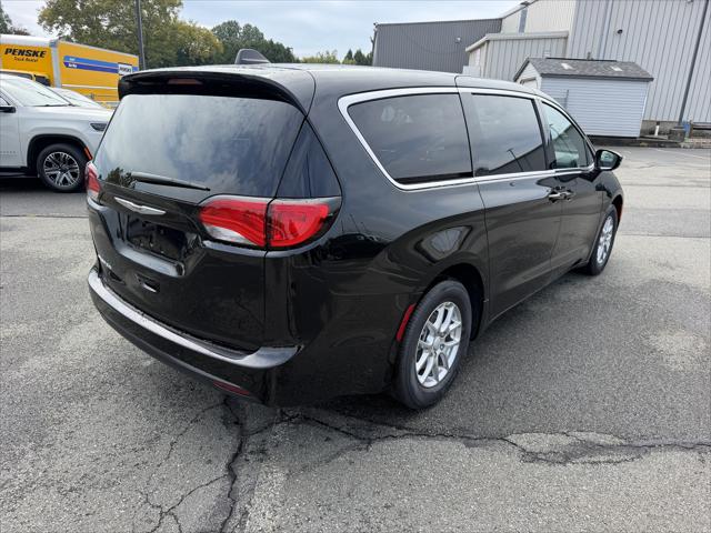 2027 Chrysler Pacifica LX