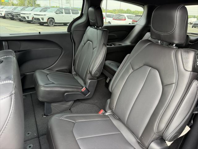 2027 Chrysler Pacifica LX
