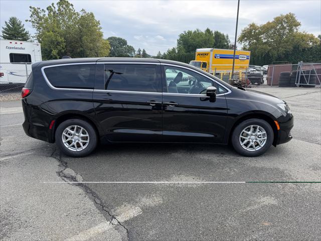 2027 Chrysler Pacifica LX