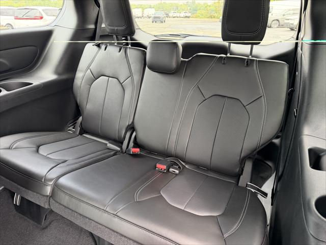2027 Chrysler Pacifica LX