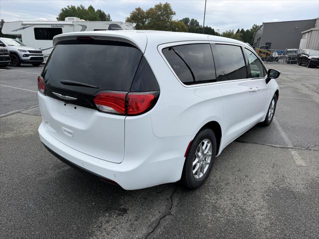 2027 Chrysler Pacifica LX