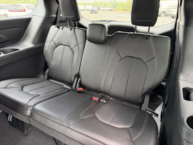 2027 Chrysler Pacifica LX