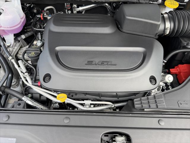 2027 Chrysler Pacifica LX