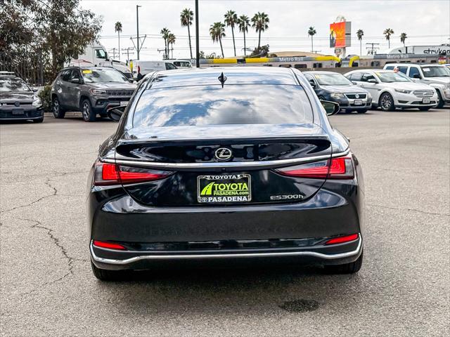 2025 Lexus ES 300h Luxury