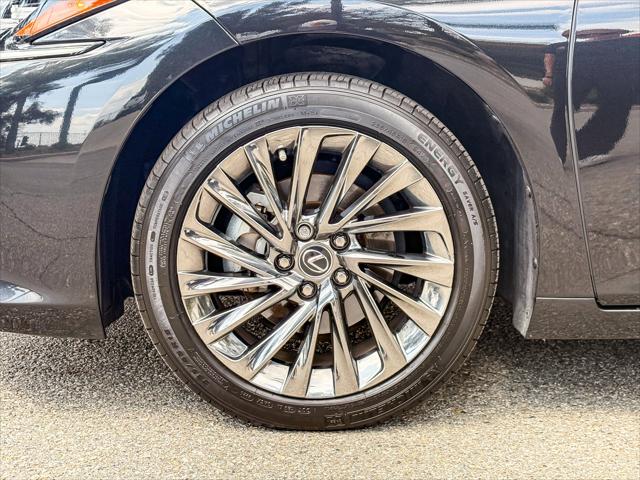 2025 Lexus ES 300h Luxury