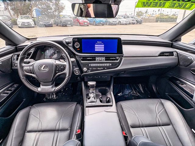 2025 Lexus ES 300h Luxury