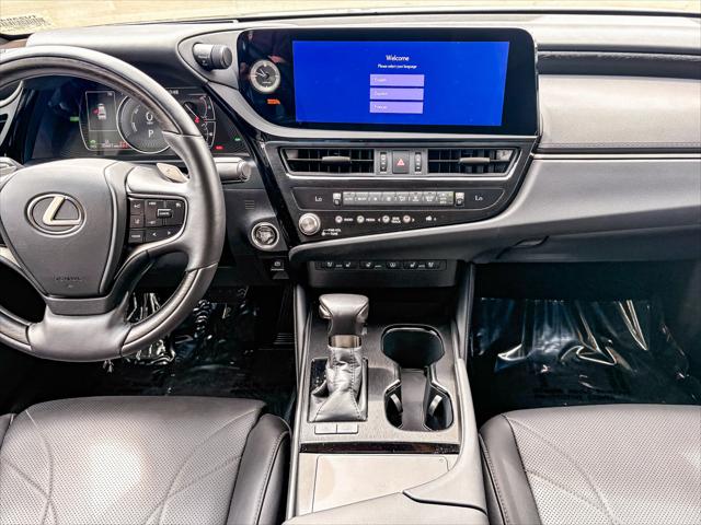 2025 Lexus ES 300h Luxury